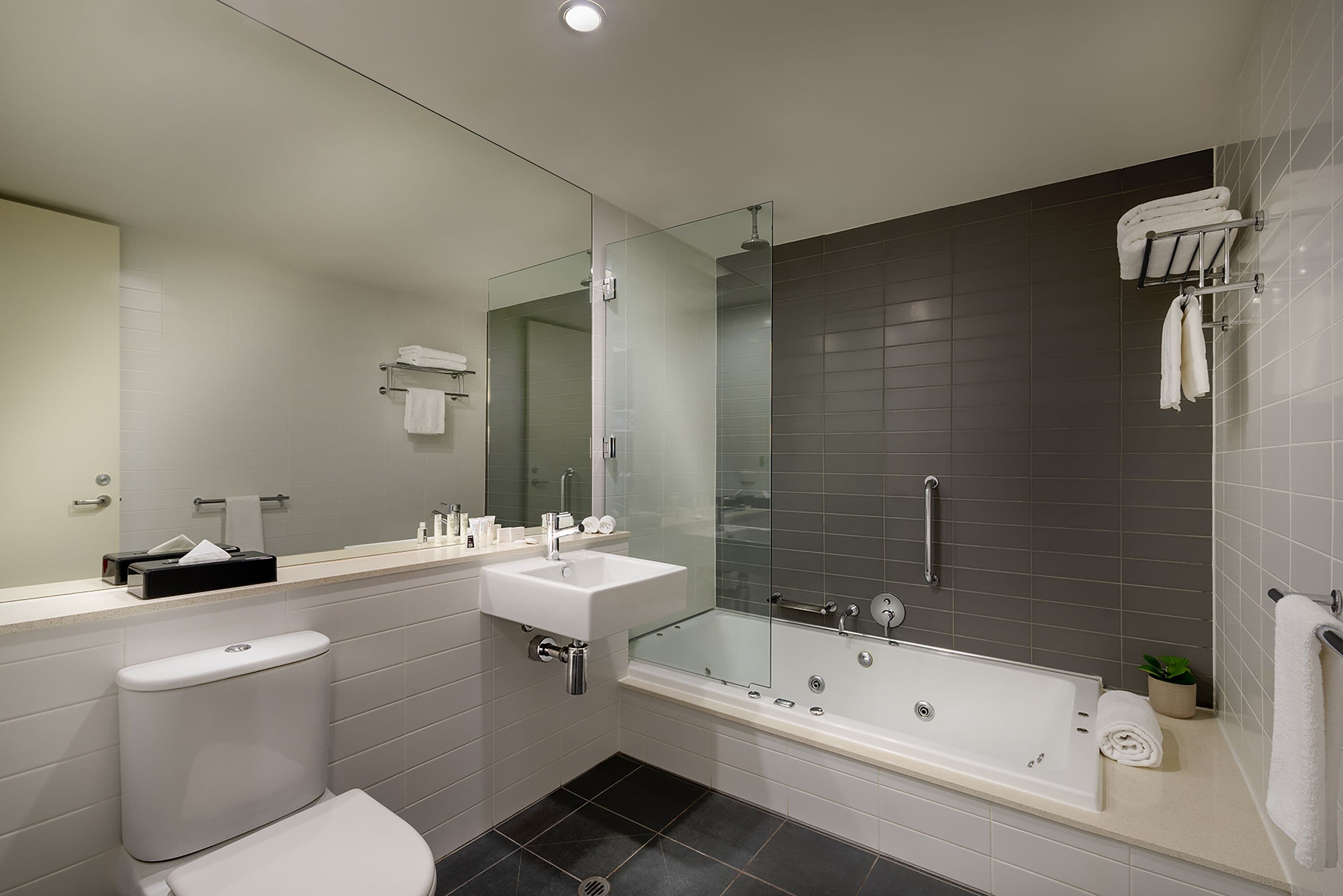 premier king room - spa | bathroom | combined shower/bathtub, free toiletries, hair dryer, towels