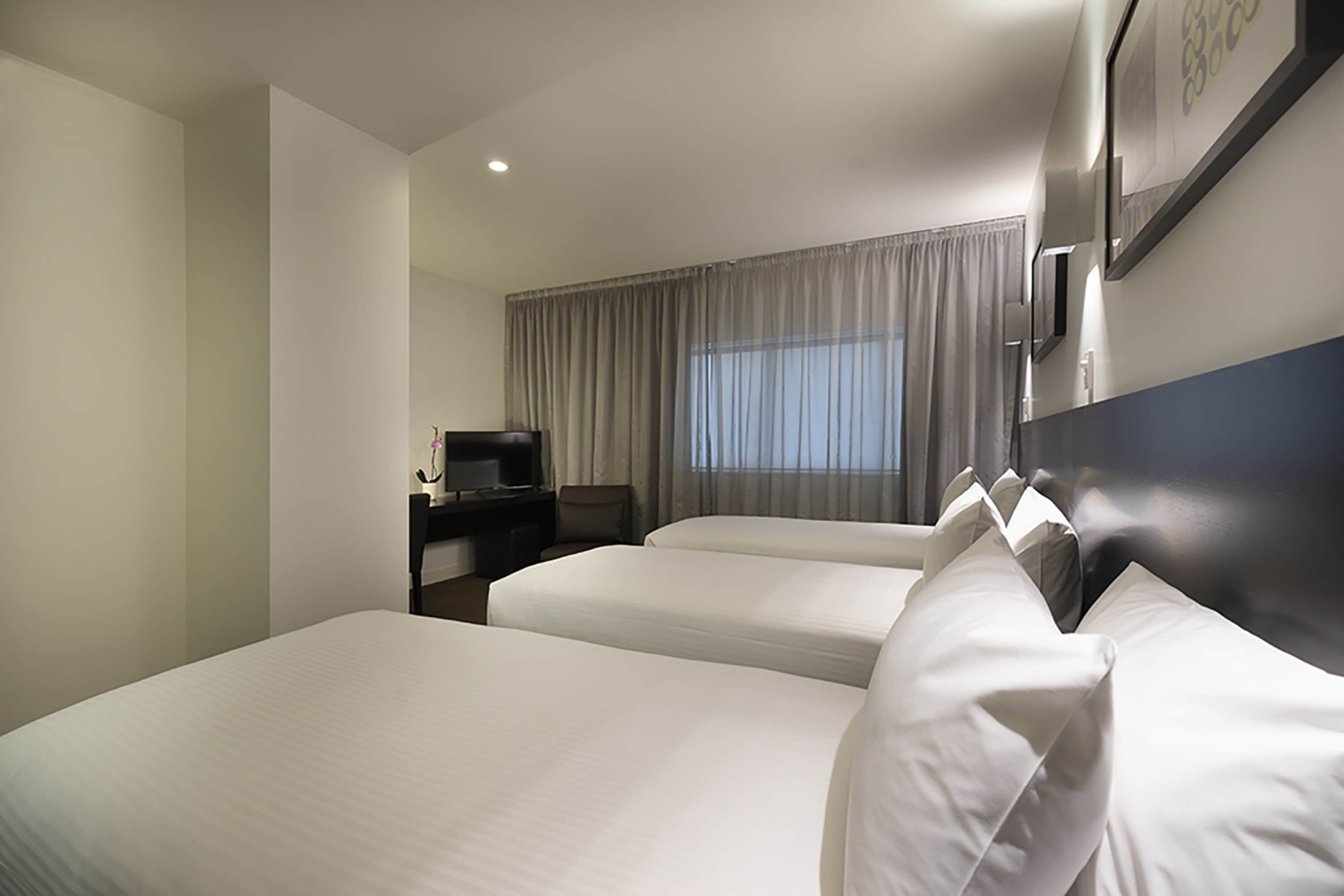 deluxe triple room | minibar, in-room safe, desk, blackout curtains