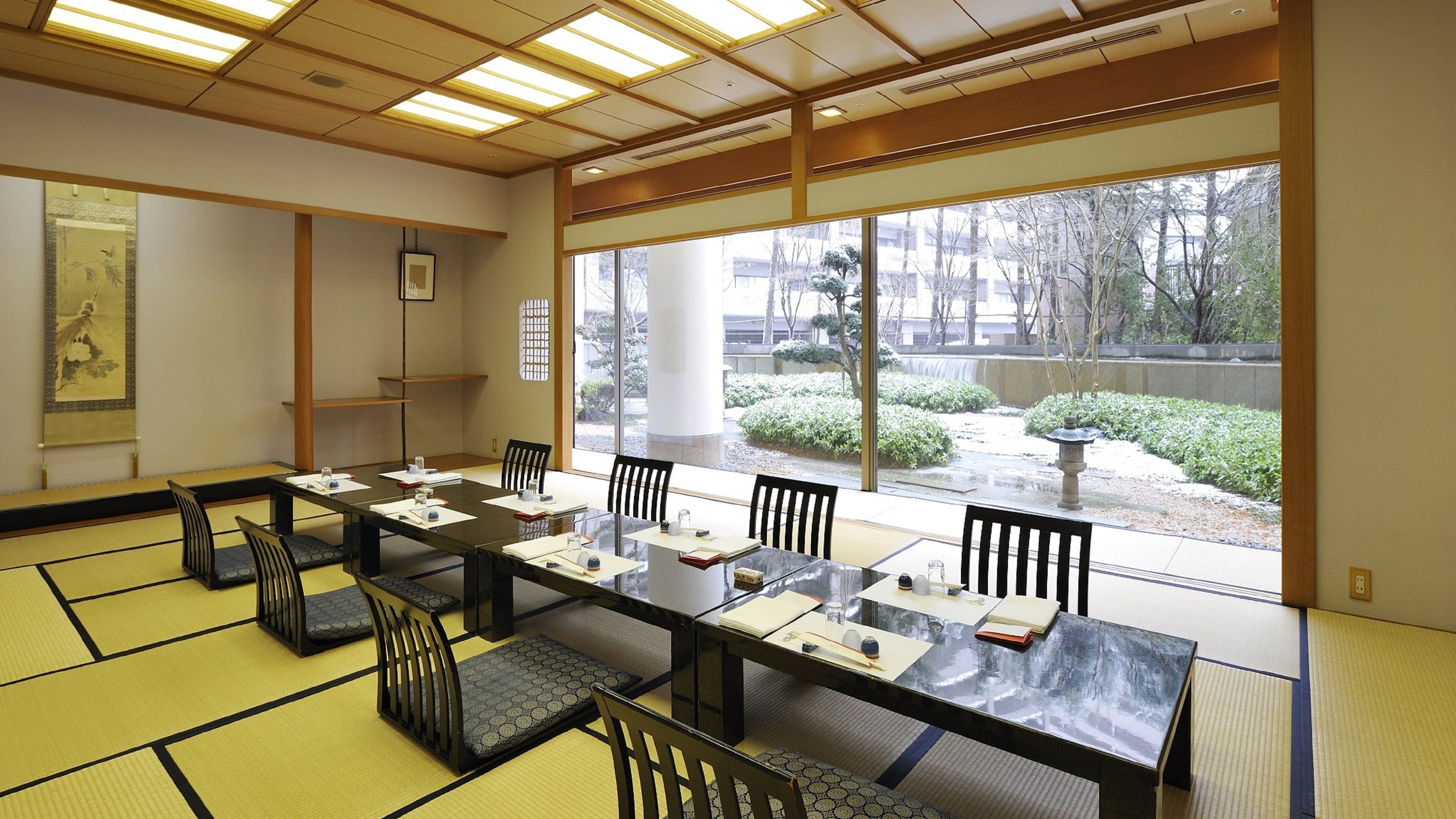 4 restaurants, breakfast, lunch, dinner served; japanese cuisine