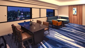 迷你吧、客房內保險箱、書桌、遮光布/窗簾