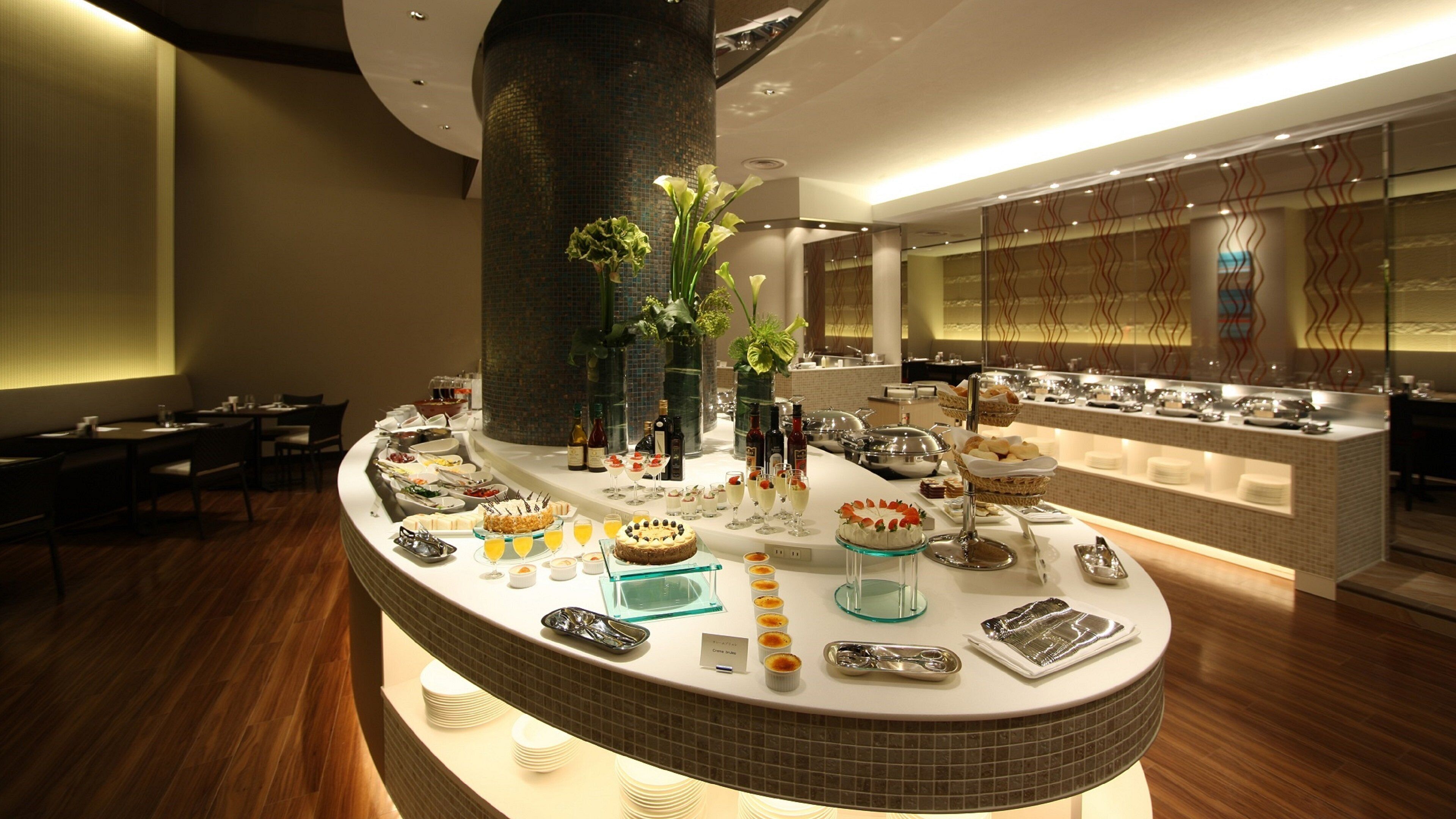 daily buffet breakfast (jpy 3000 per person)