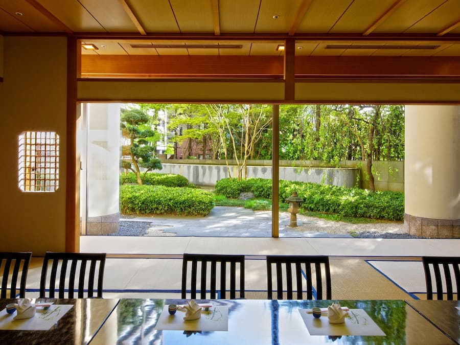 4 restaurants servant le petit déjeuner, spécialités Cuisine japonaise