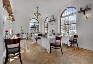 Lunch and dinner served, international cuisine - Hotel Phønix Brønderslev (Bronderslev)