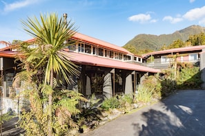 Porch - Heartland Hotel Glacier Country (Fox Glacier)