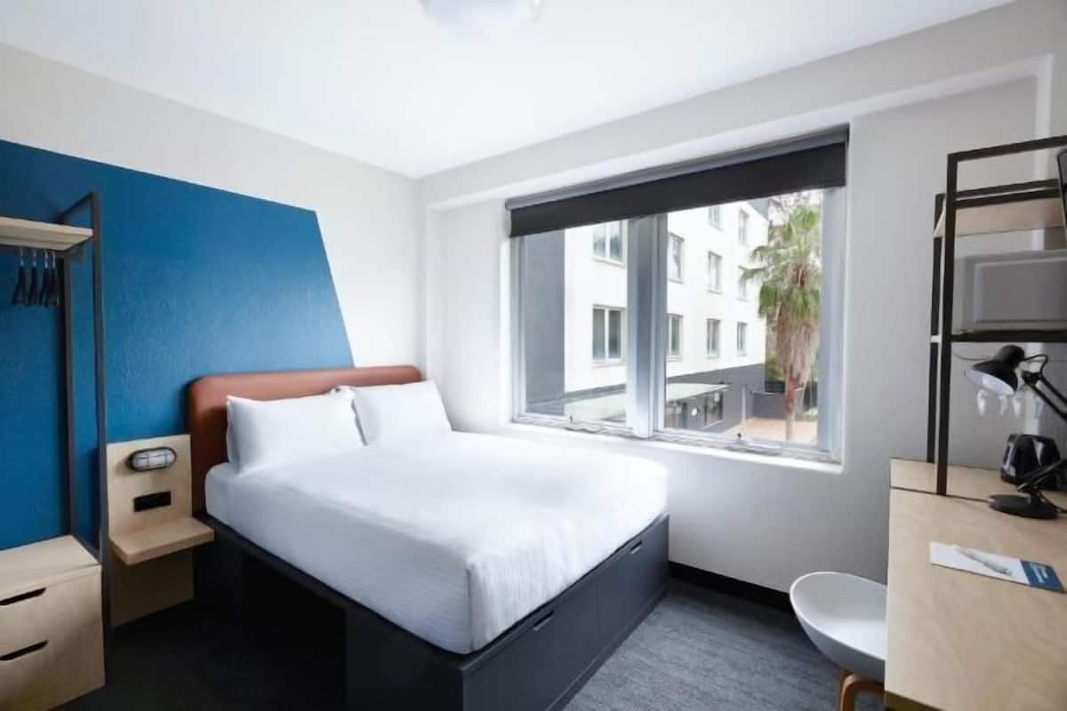 Desk, laptop workspace, iron/ironing board, free WiFi
