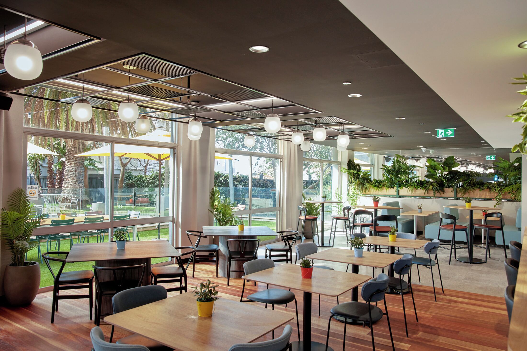 供应早餐、晚餐和早午餐