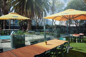 朝食、ディナー、ブランチに営業