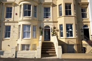 Entrada al alojamiento