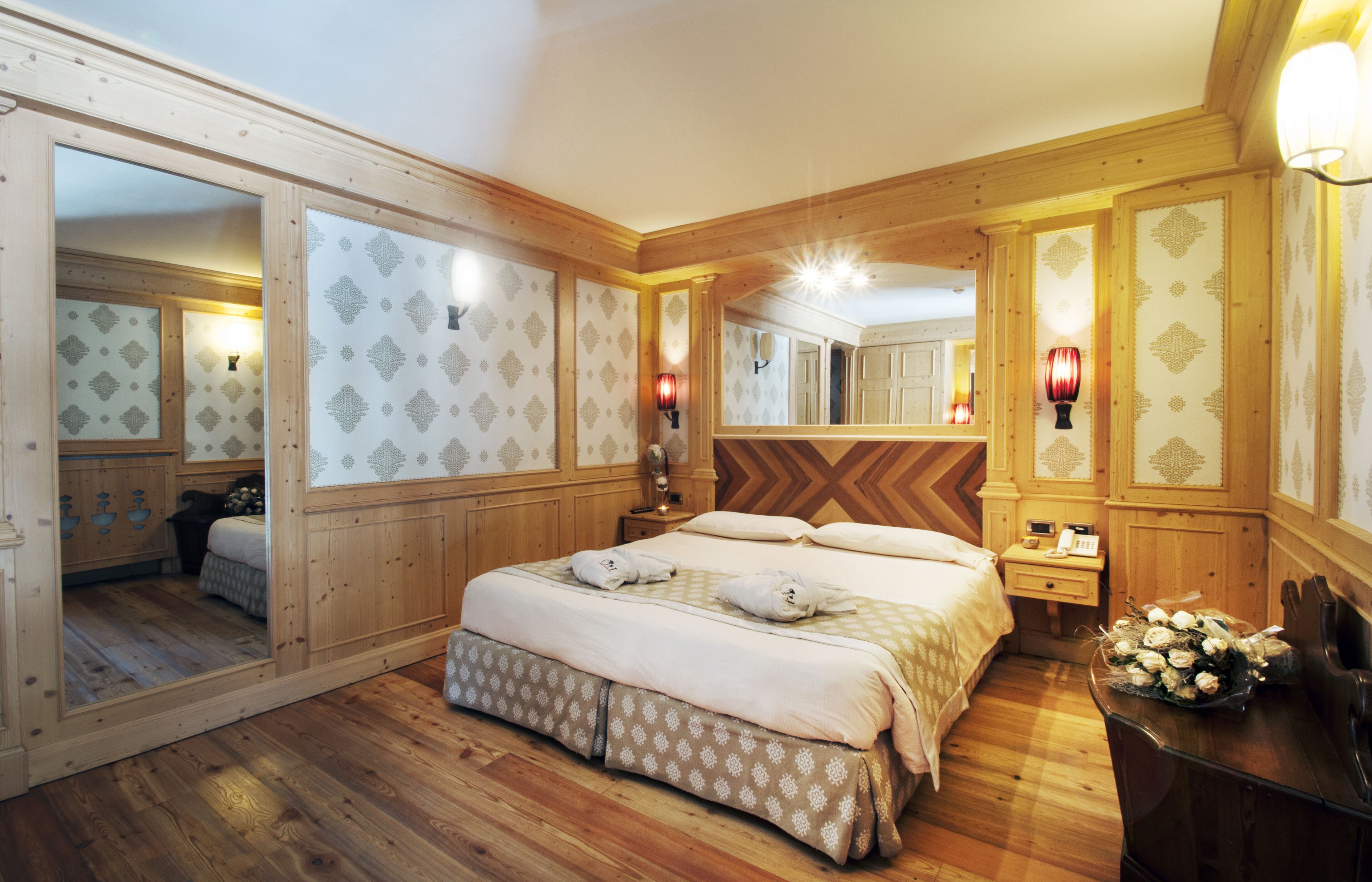 Biancheria da letto di alta qualità, copriletto in piuma, minibar