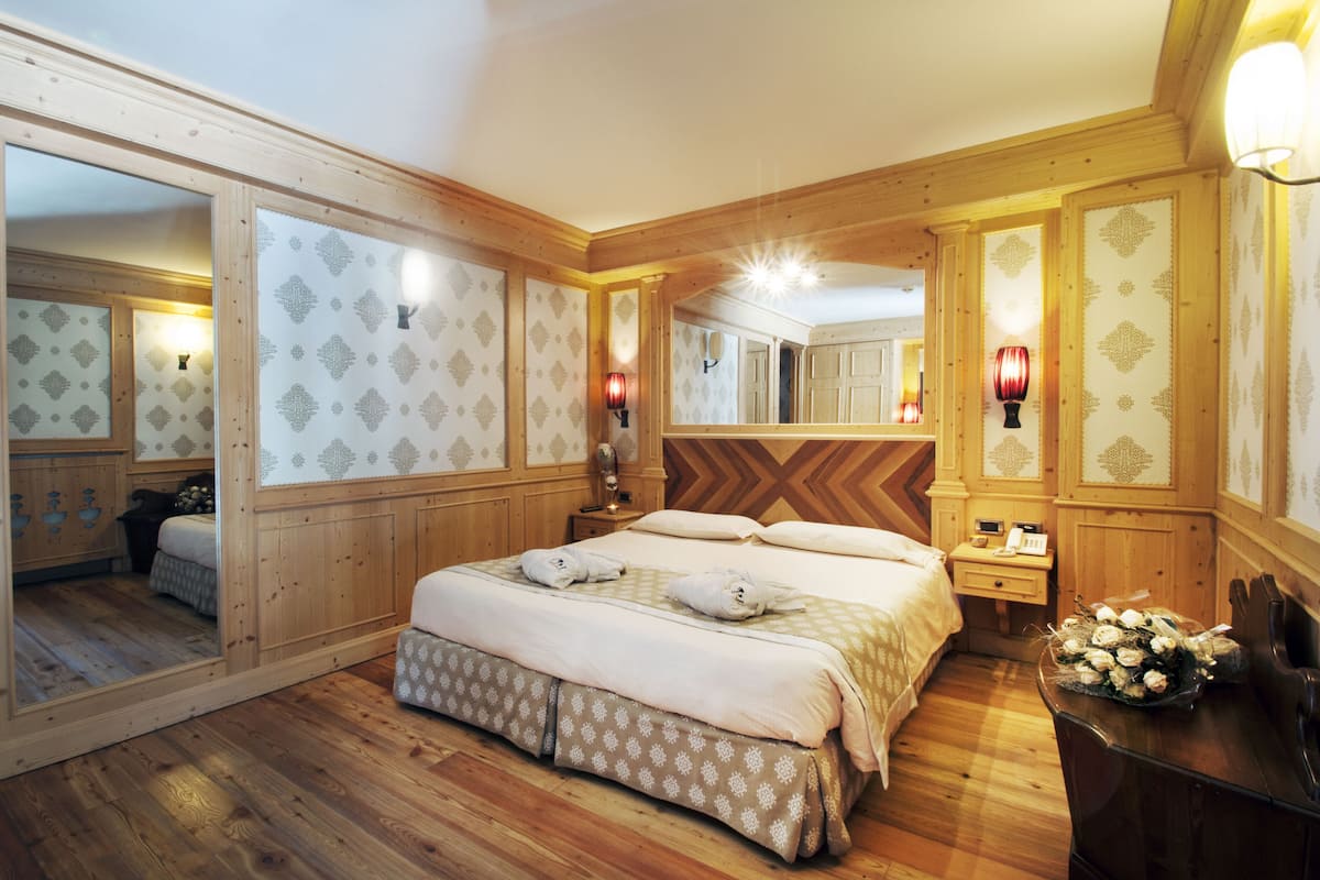 Biancheria da letto di alta qualità, copriletto in piuma, minibar
