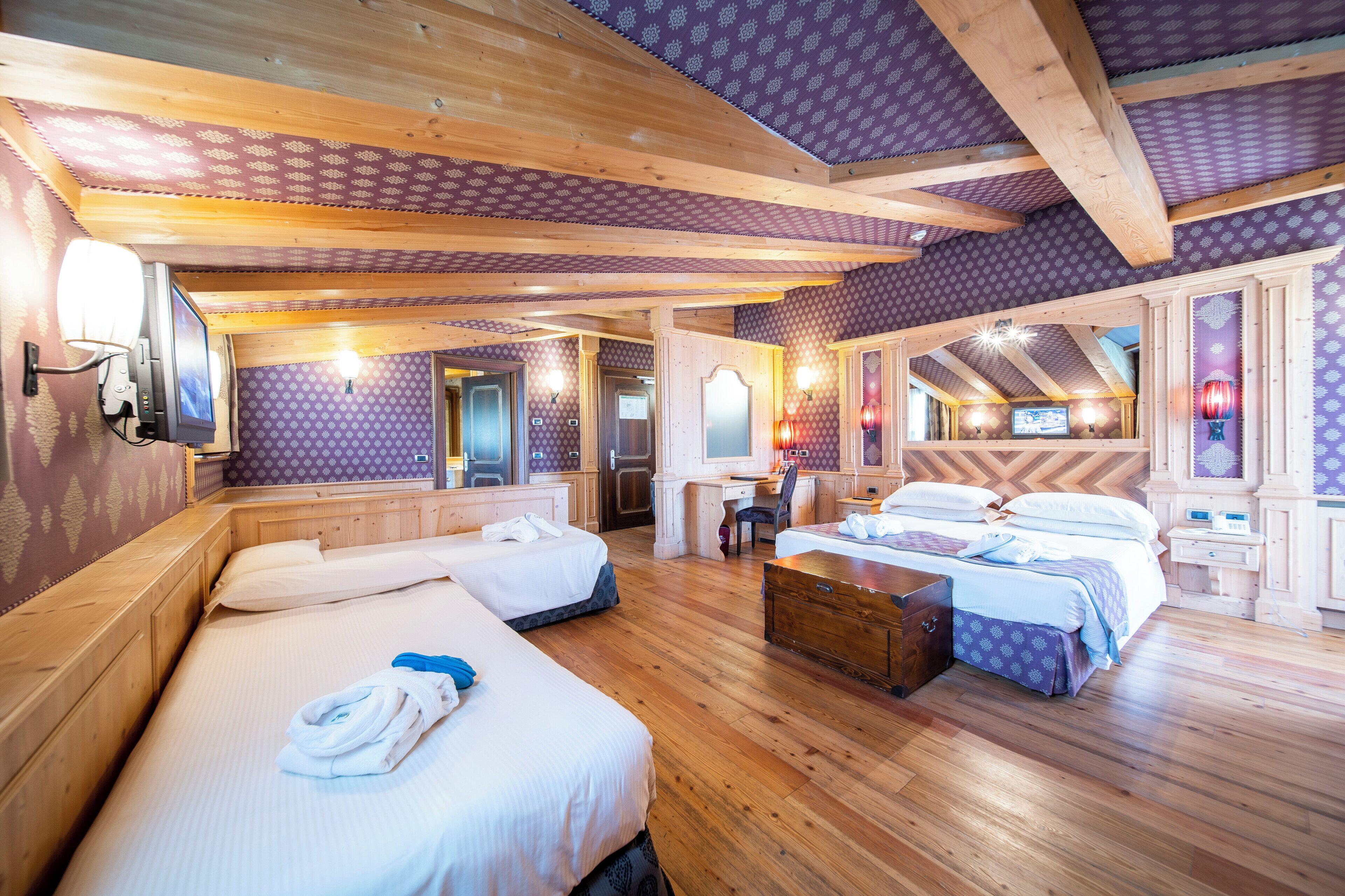 Junior Suite | Premium bedding, down comforters, minibar, in-room safe