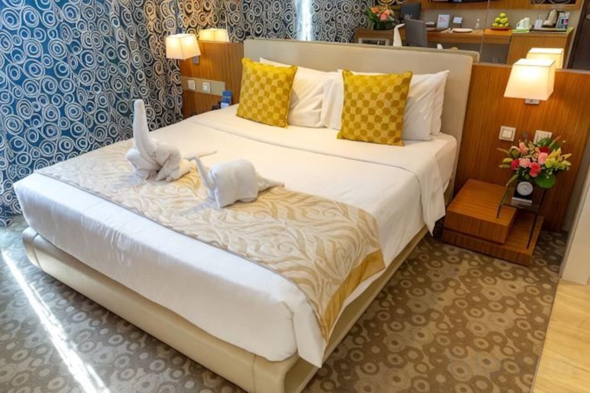 Hypo-allergenic bedding available, pillowtop beds, in-room safe, desk