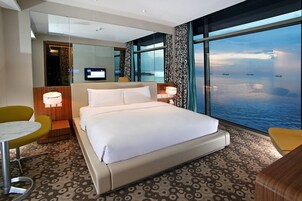 저자극성 침구, 필로우탑 침대, 객실 내 금고, 책상