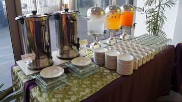 Daily buffet breakfast (PHP 599 per person)