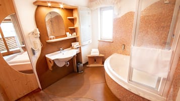 Romantic Double Room | Bathroom | Shower, designer toiletries, hair dryer, towels