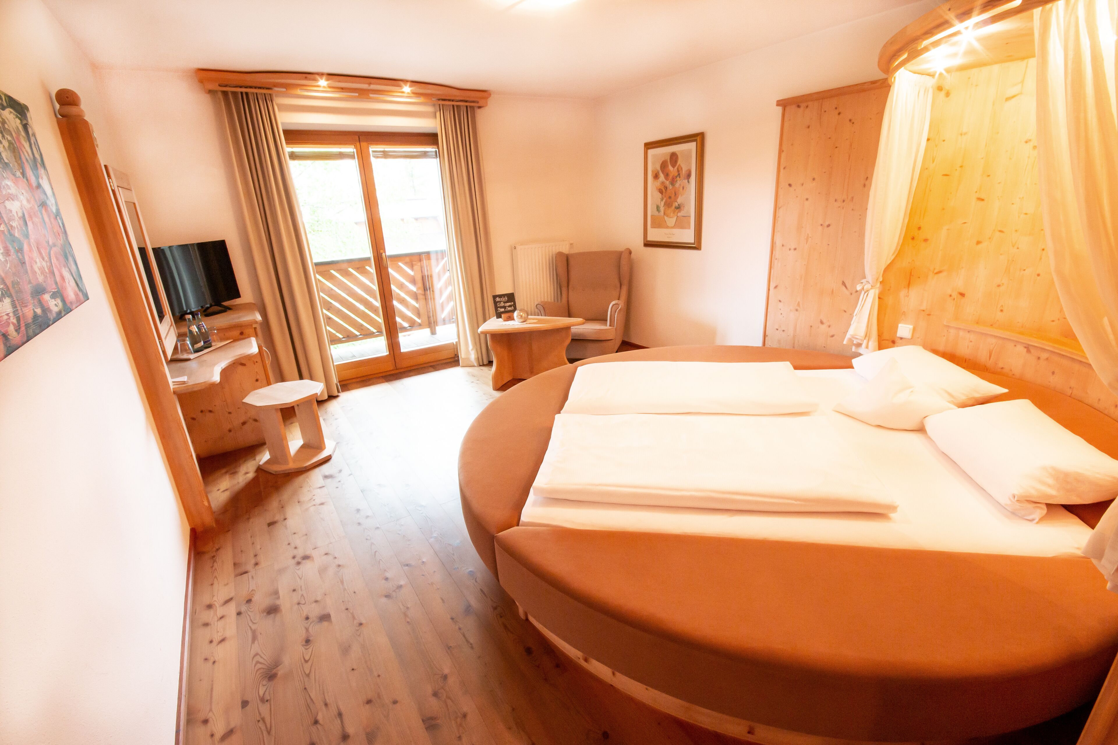 romantic double room | hypo-allergenic bedding, individually furnished, free wifi, bed sheets