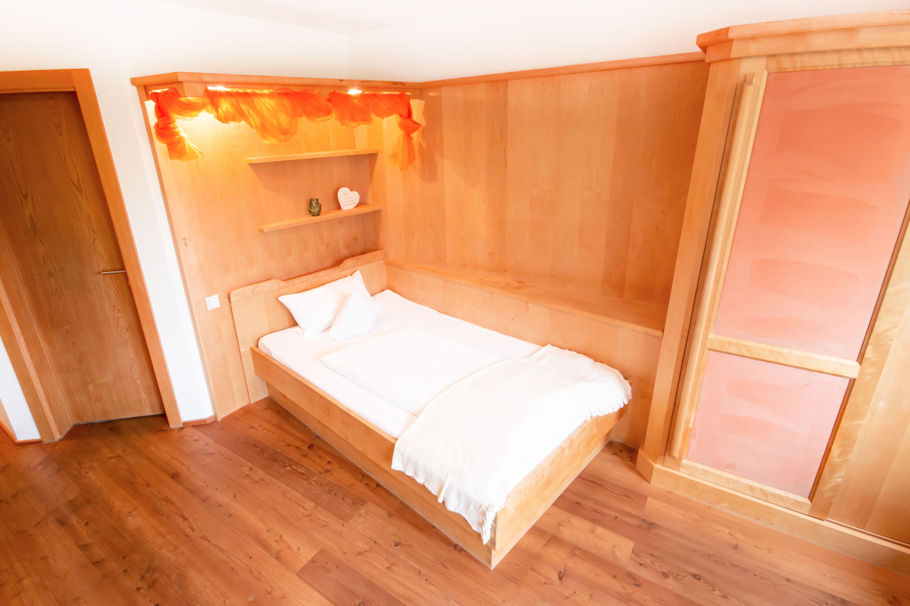 comfort single room | hypo-allergenic bedding, individually furnished, free wifi, bed sheets