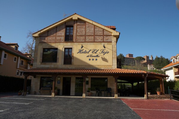 Front of property - Hotel El Tejo (Comillas)
