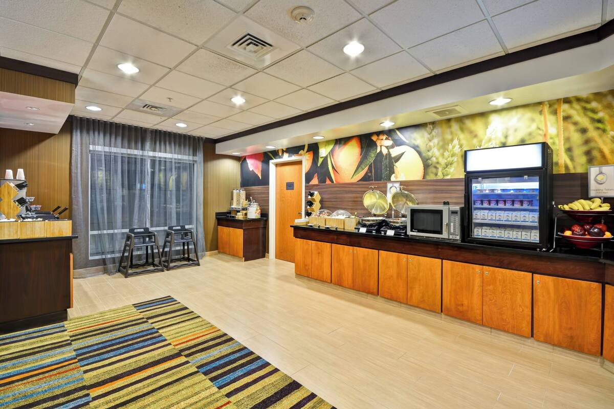 free daily self-service breakfast