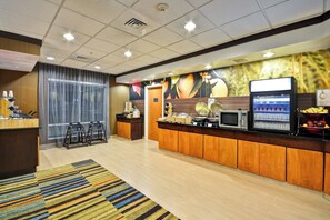 含每日自助早餐