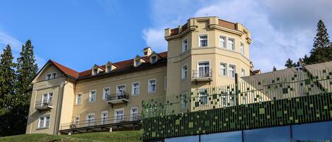 Façana frontal de l'allotjament