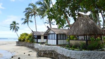 Couples treatment room(s), sauna, hot tub, hot springs/mineral springs