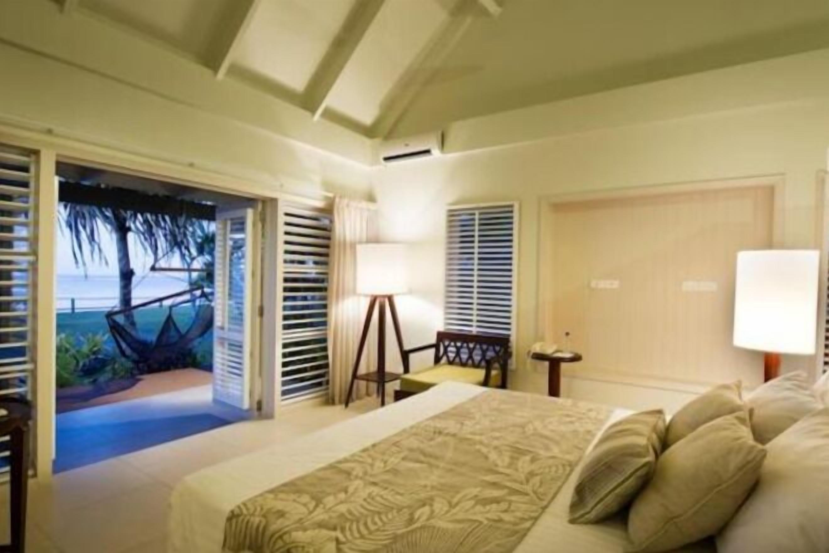 Zimmersafe, Verdunkelungsvorhänge, Bügeleisen/Bügelbrett