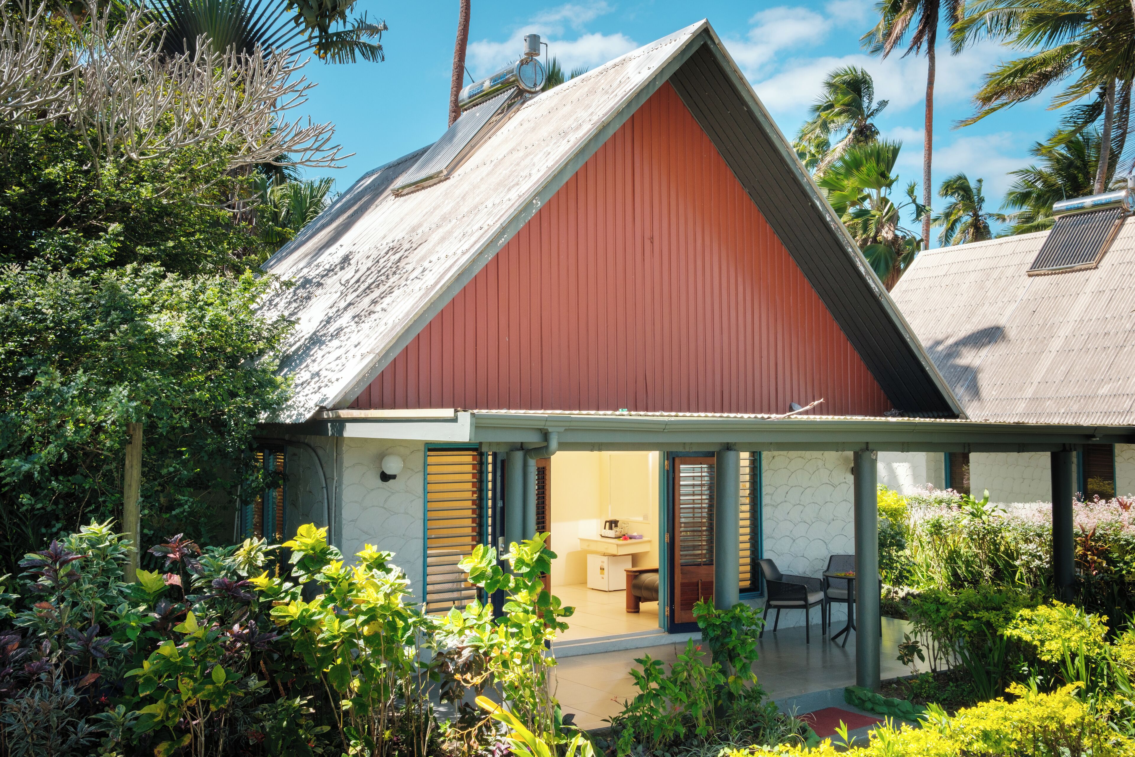 bungalow, 2 bedrooms | in-room safe, blackout curtains, iron/ironing board