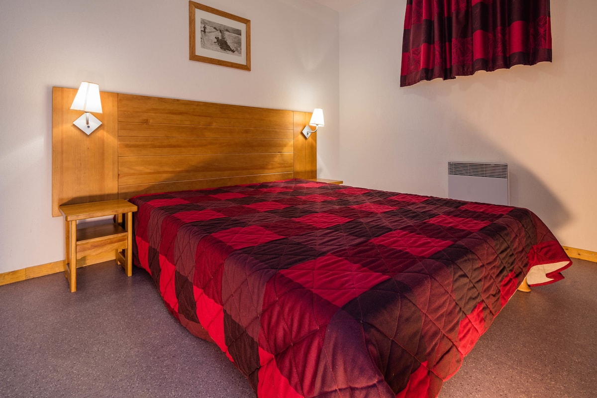 1 Bedroom Apartment, 4 people | Soundproofing, free cribs/infant beds, bed sheets