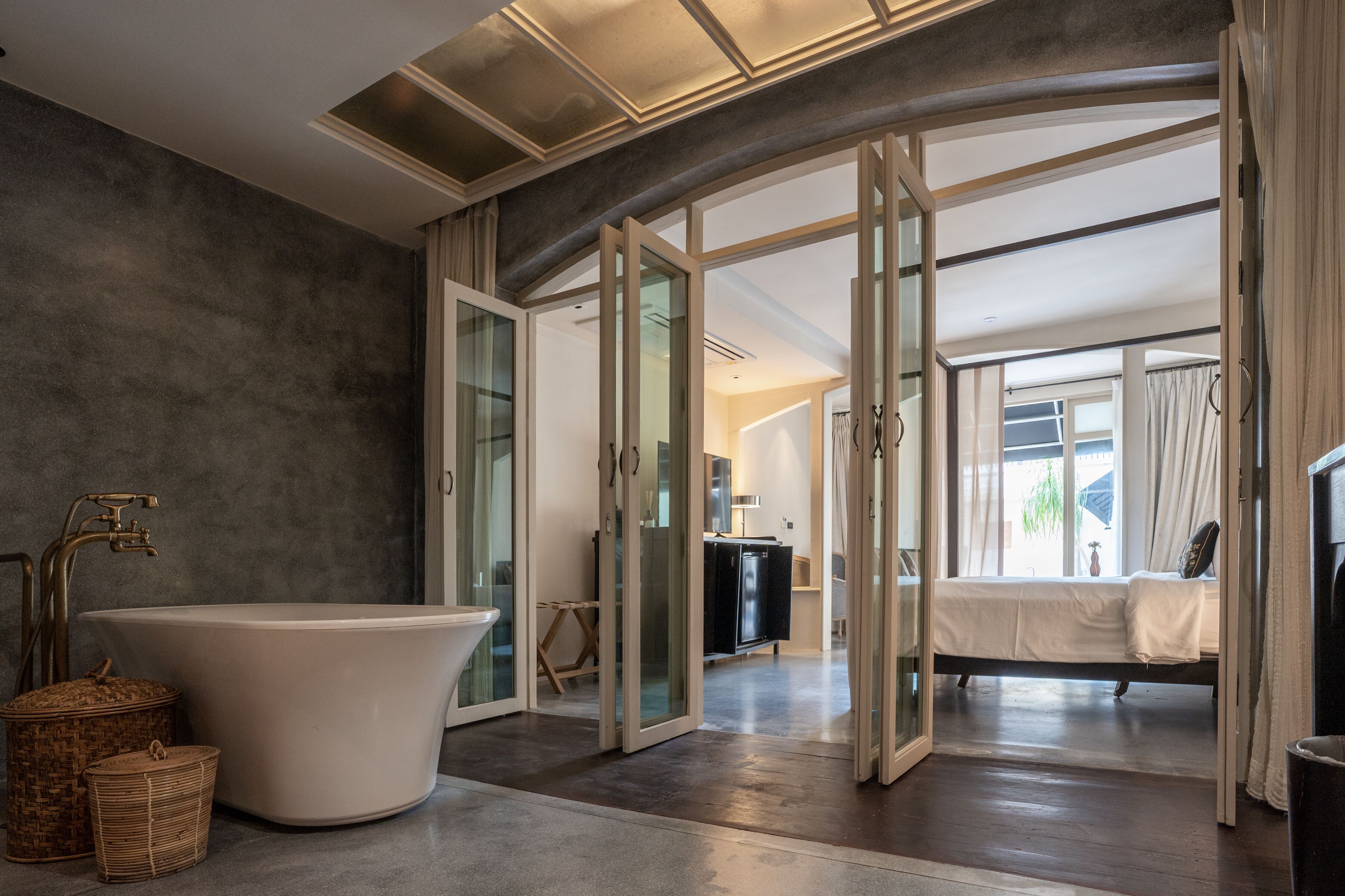 Sea Breeze Suite | 1 bedroom, minibar, individually decorated, individually furnished