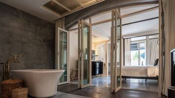 Sea Breeze Suite | 1 bedroom, minibar, individually decorated, individually furnished