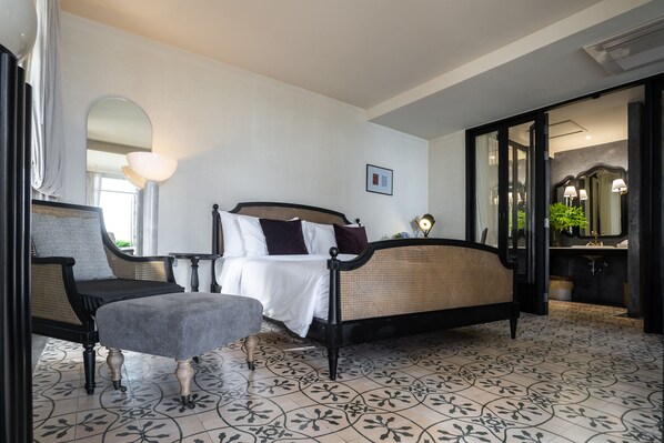 A bedroom with a bed, a chair, a small table, and a mirror. - B House Samui (Koh Samui)