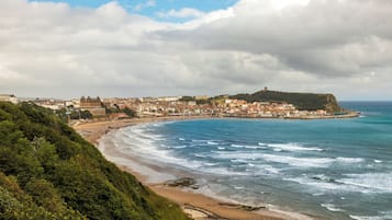 Double Room with Sea View | Desk, iron/ironing board, free WiFi, bed sheets