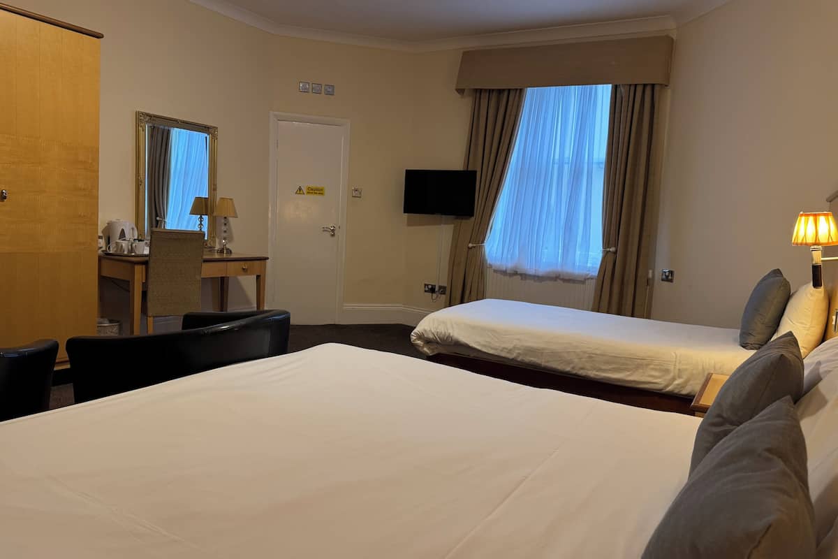 Family Room | Desk, iron/ironing board, free WiFi, bed sheets