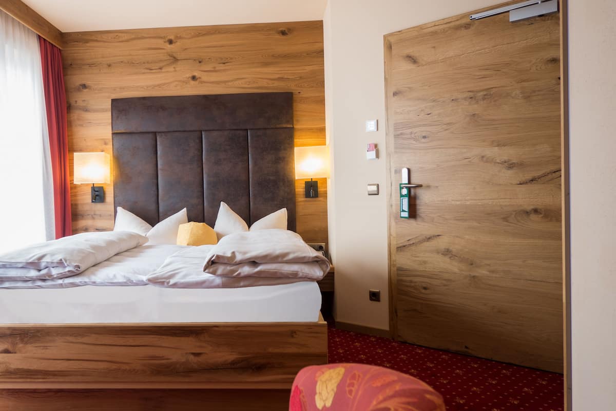 Deluxe Double or Twin Room | Premium bedding, in-room safe, desk, free cots/infant beds