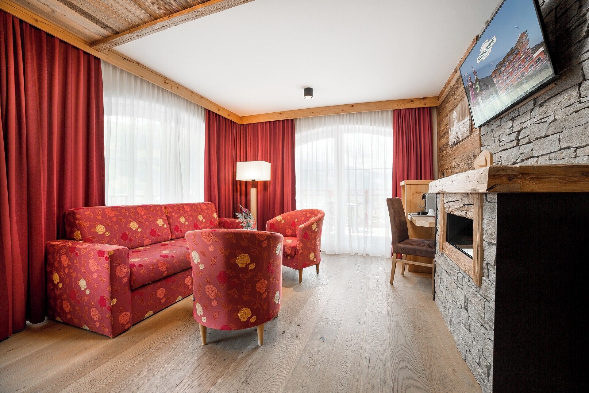 Luxury Suite, Balcony, Mountain View