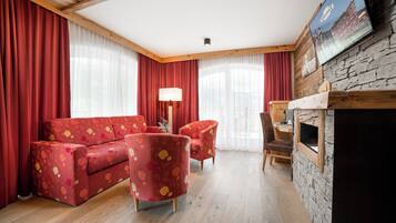 Luxury Suite, Balcony, Mountain View