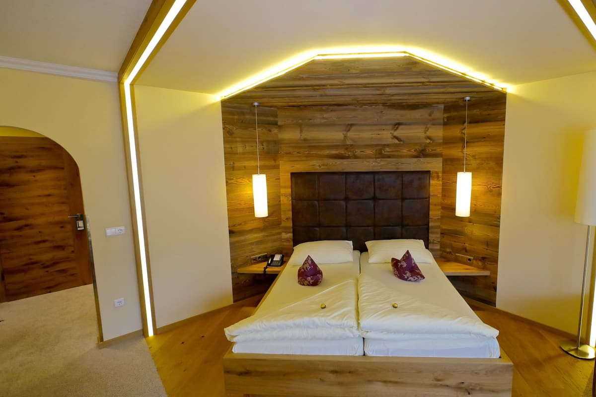 Deluxe Double Room, Balcony | Premium bedding, in-room safe, desk, free cots/infant beds