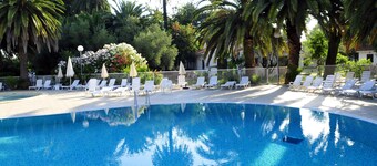 Le Domaine du Mas Blanc by Popinns