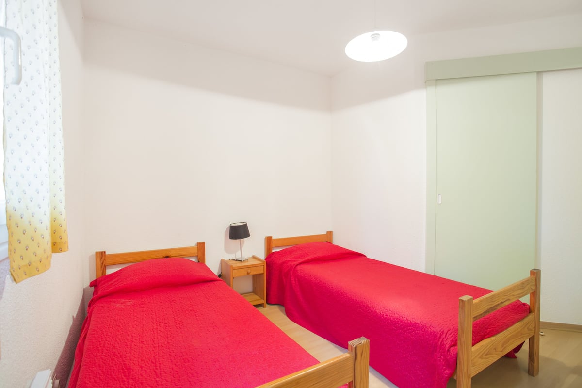 1 bedroom, bed sheets