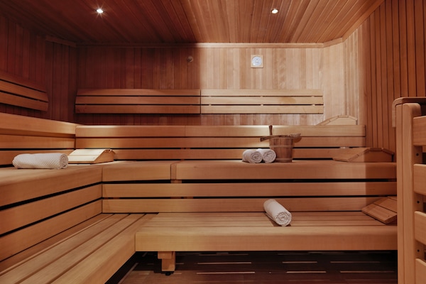 Sauna, steam room