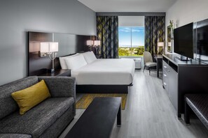 Chambre, 1 trĂšs grand lit et 1 canapĂ©-lit | Literie de qualitĂ©, coffre-fort, bureau, systĂšme dâinsonorisation