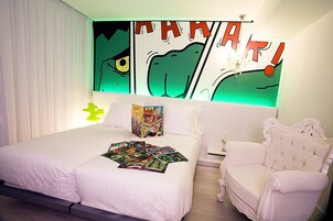 Minibar, in-room safe, desk, iron/ironing board