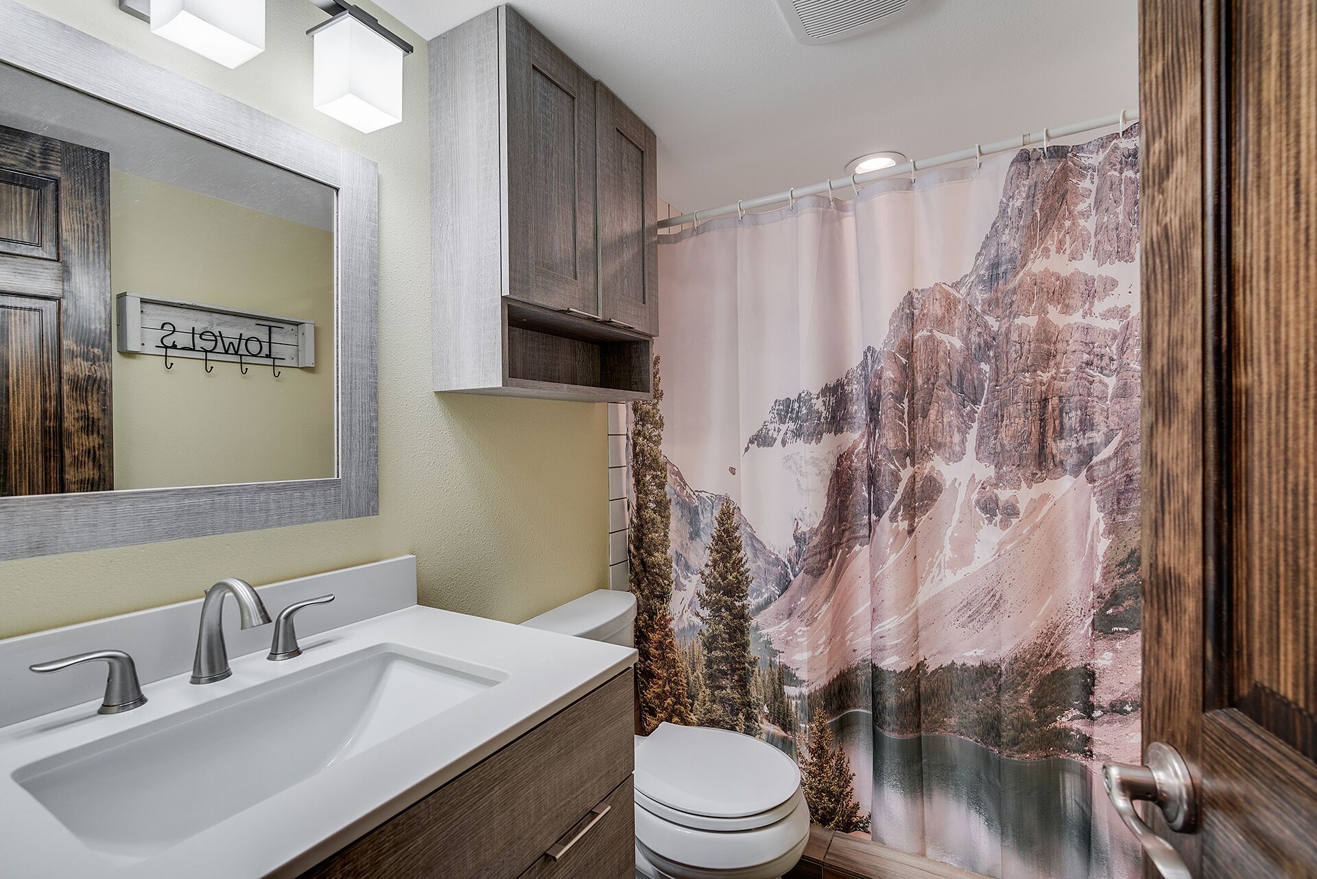 standard condo, 1 bedroom, fireplace, mountain view | bathroom | combined shower/bathtub, free toiletries, hair dryer, towels