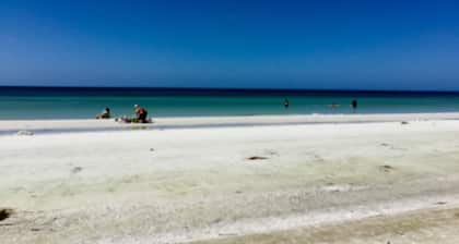 Island House Beach Resort