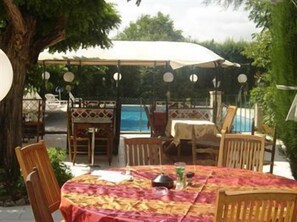 Outdoor dining