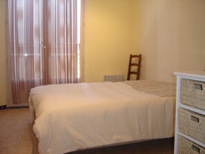 Double Room | Cots/infant beds, rollaway beds, free WiFi