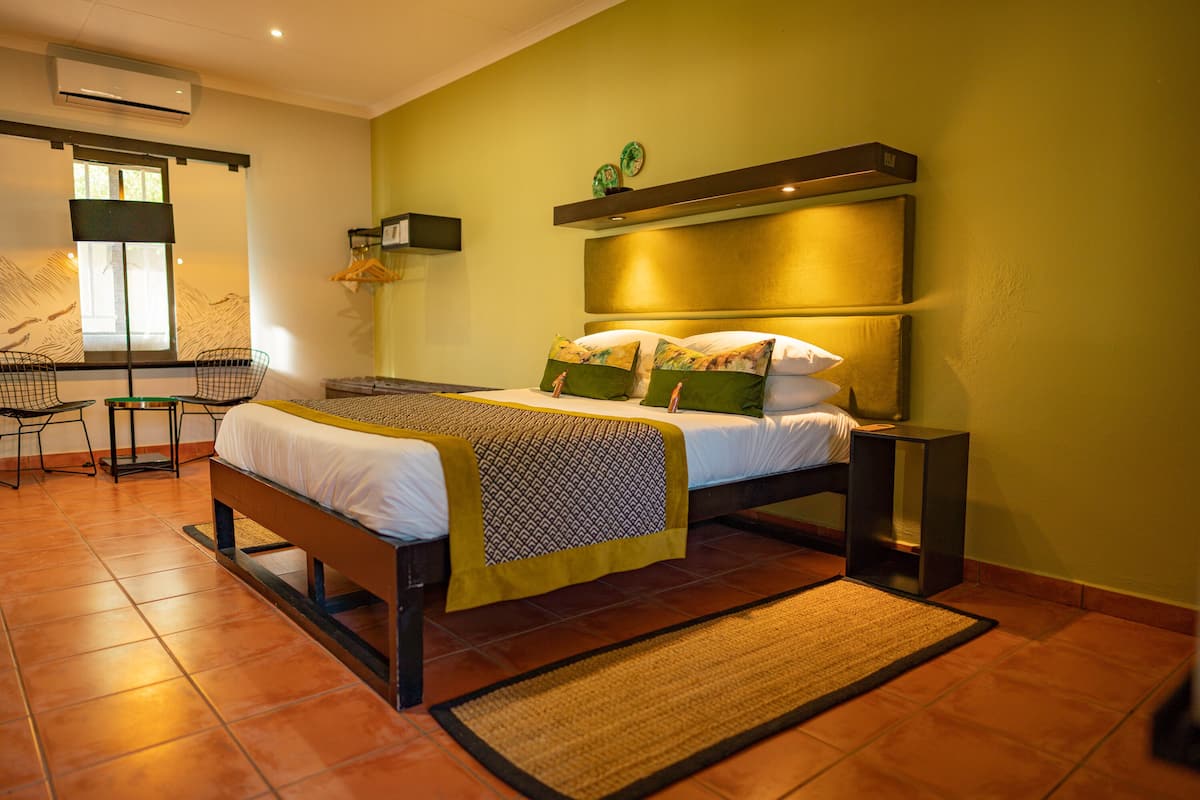 Peralatan tempat tidur premium, peti besi dalam bilik