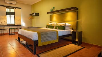 Premium bedding, in-room safe, individually decorated, bed sheets