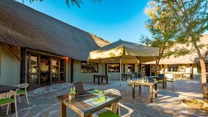 Outdoor dining - Namib Desert Lodge (Sesriem)